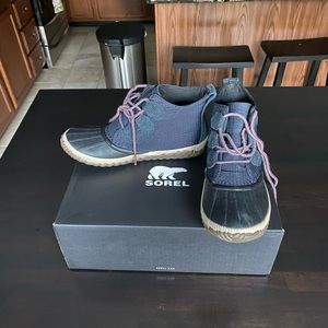 Sorel Out N About Plus - Excellent Condition! Navy and black